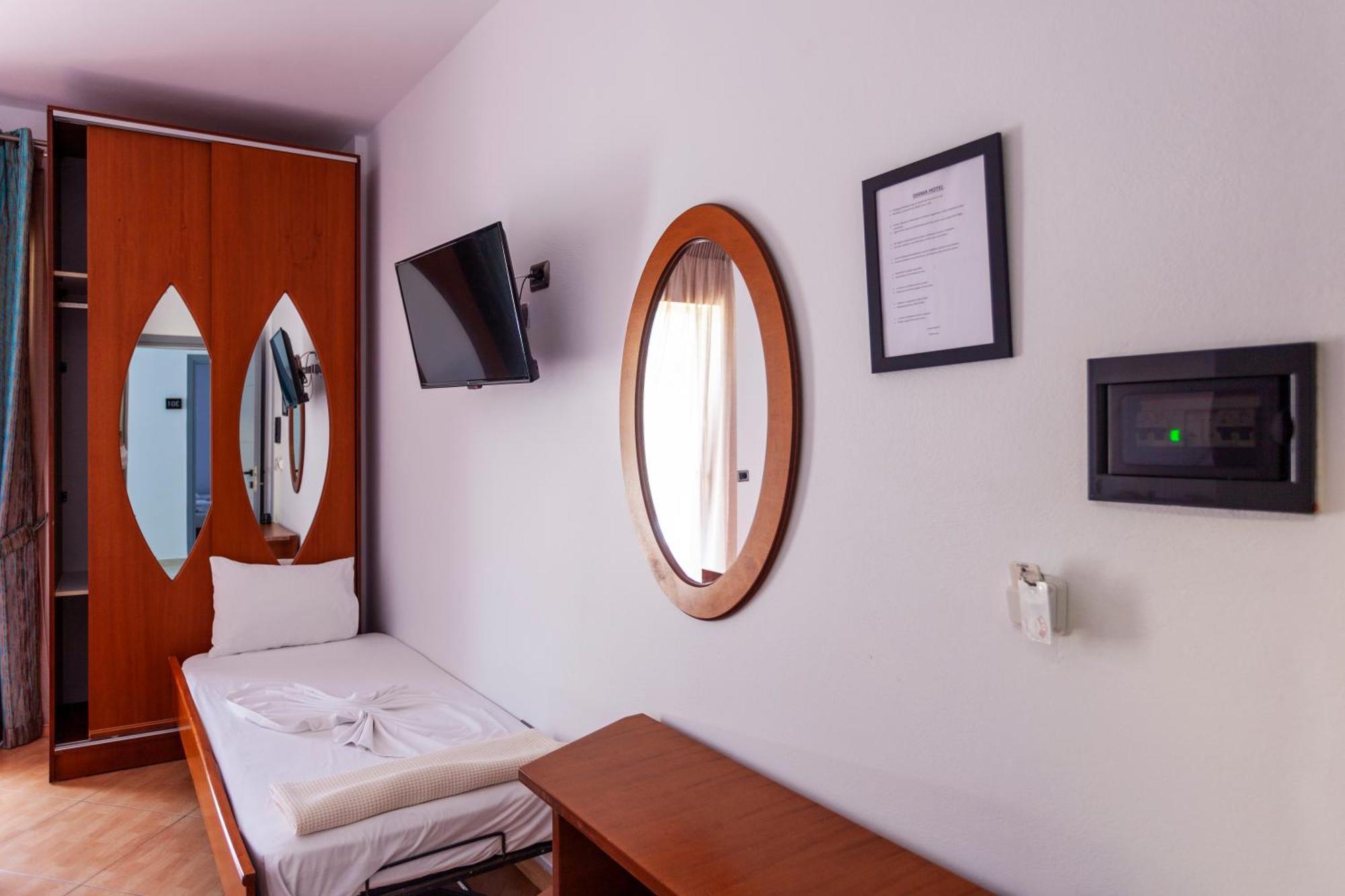 Dhima Hotel ฮีมาเรอ ภายนอก รูปภาพ