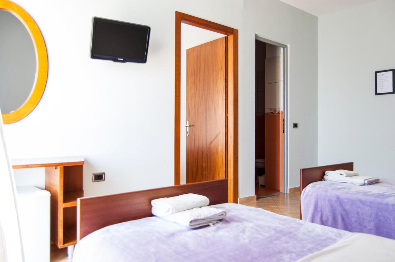 Dhima Hotel ฮีมาเรอ ภายนอก รูปภาพ